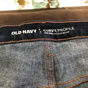 Old Navy womens curvy plus size 20 midrise jean. Good used condition.